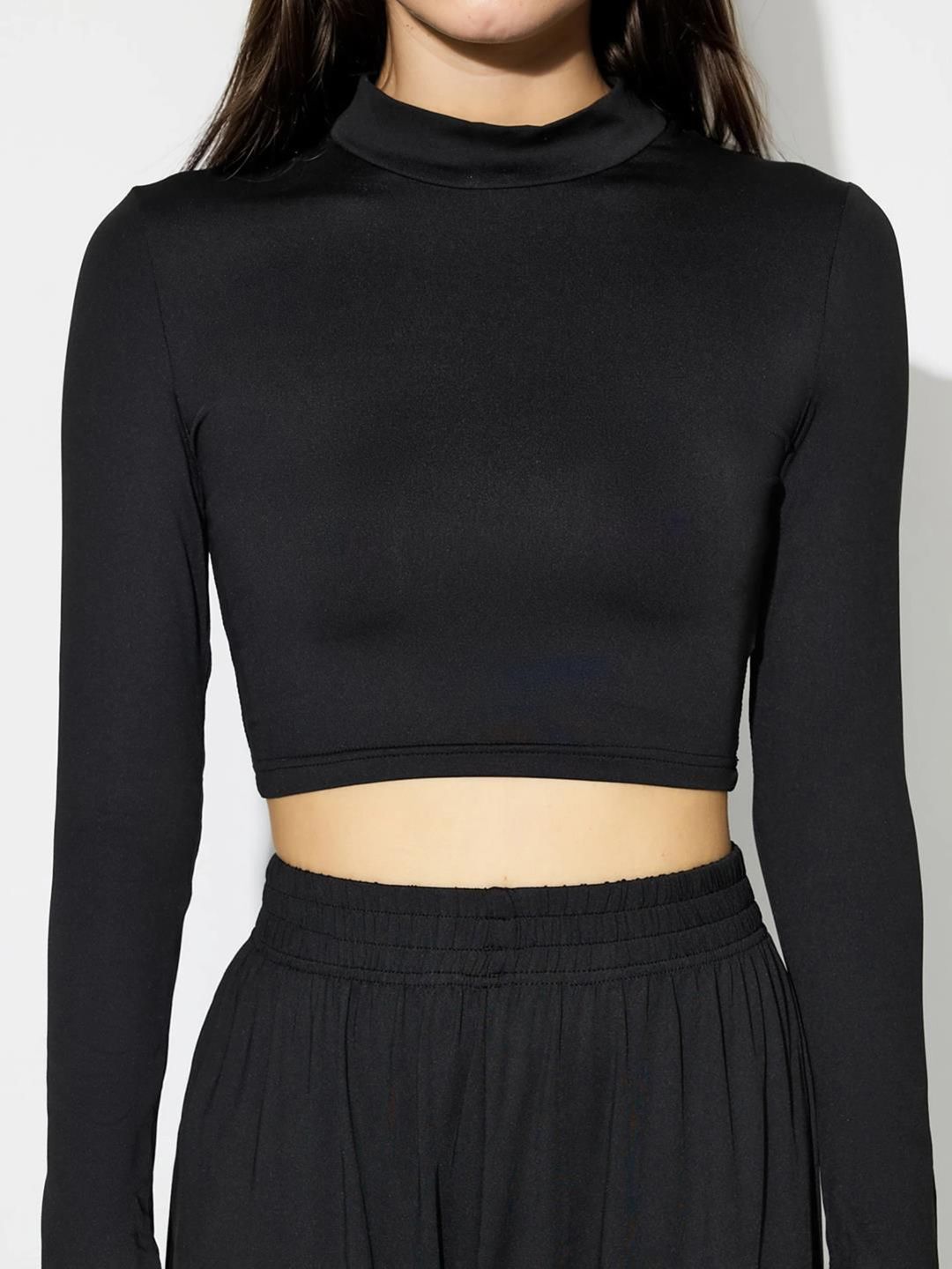 Kotty Black Round Neck Crop Top With Trouser