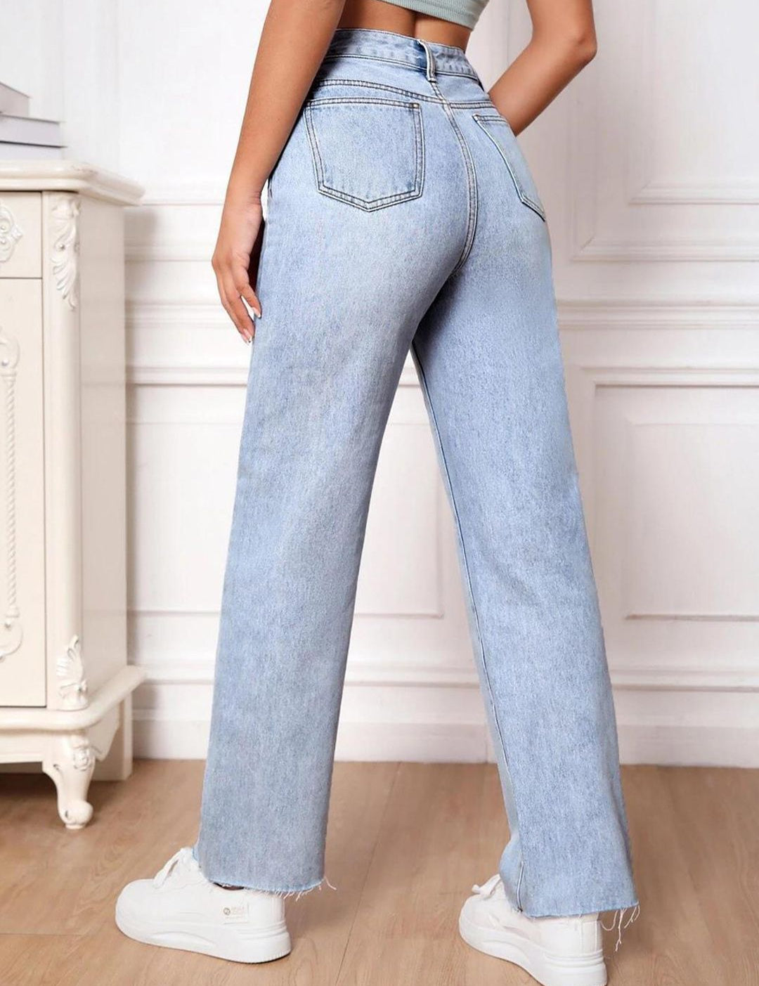 Kotty Women Blue Jean Straight Fit High-Rise Heavy Fade Clean Look Stretchable Jeans