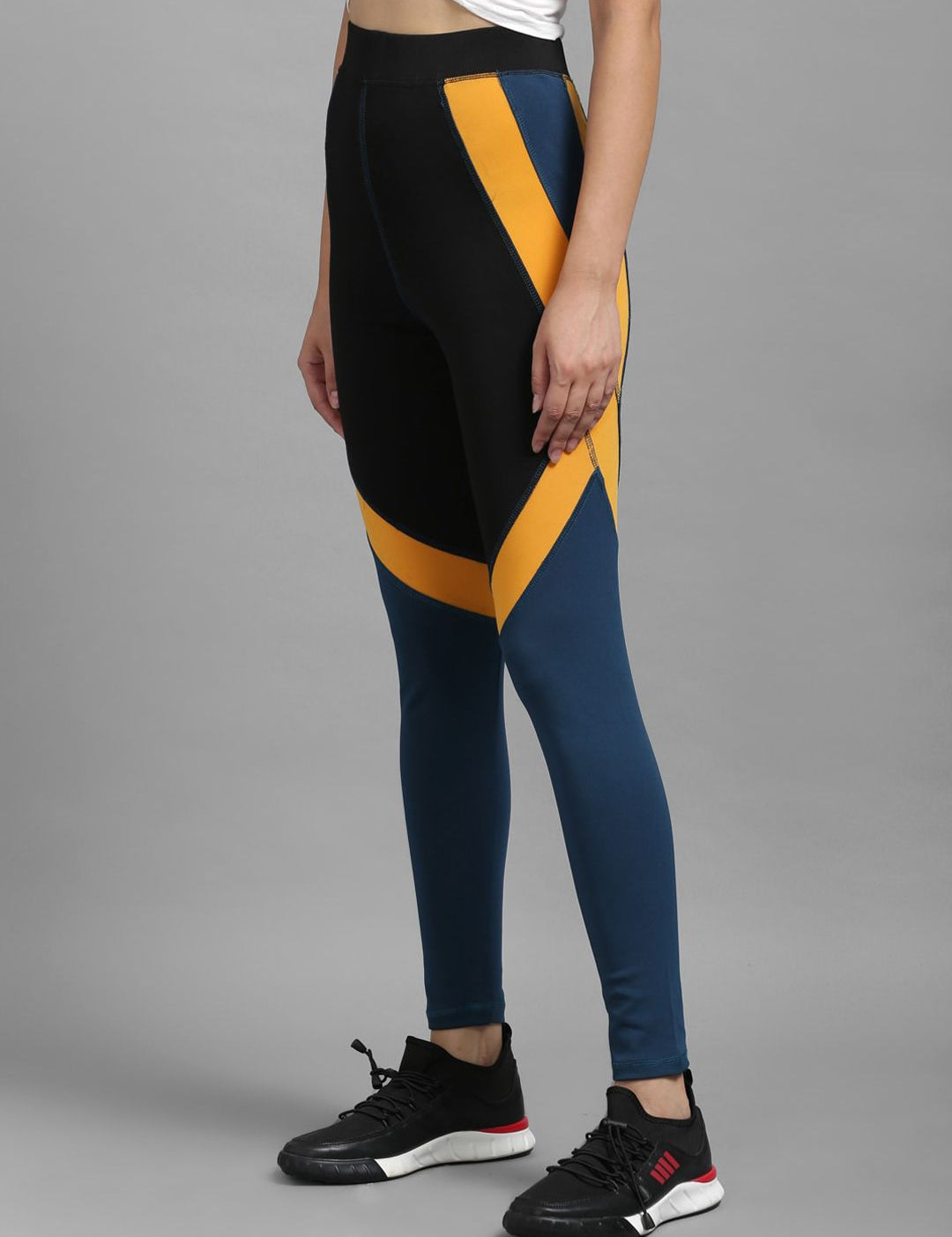 Kotty Women Blue & Black Colourblocked Tights