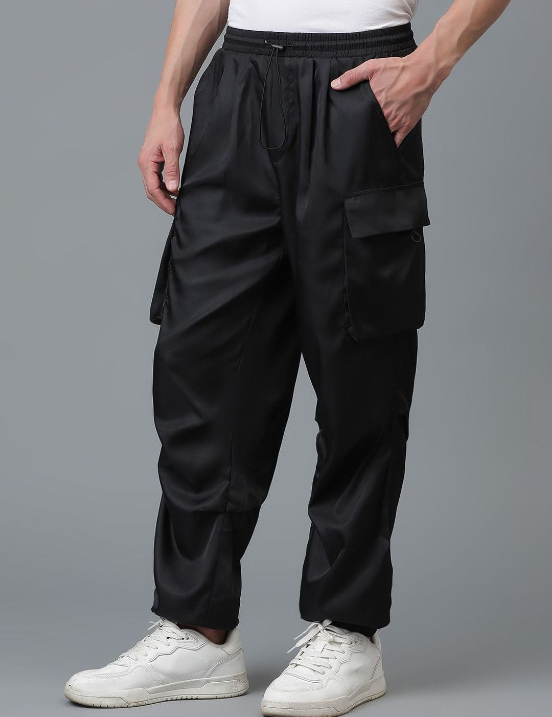Kotty Men Relaxed Low-Rise Easy Wash Pleated Cargo Trousers