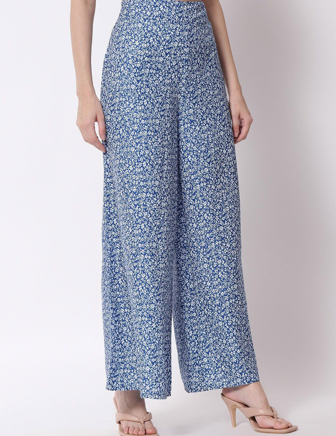 Kotty Women Blue and White Floral Printed Relaxed Flared High-Rise Trousers