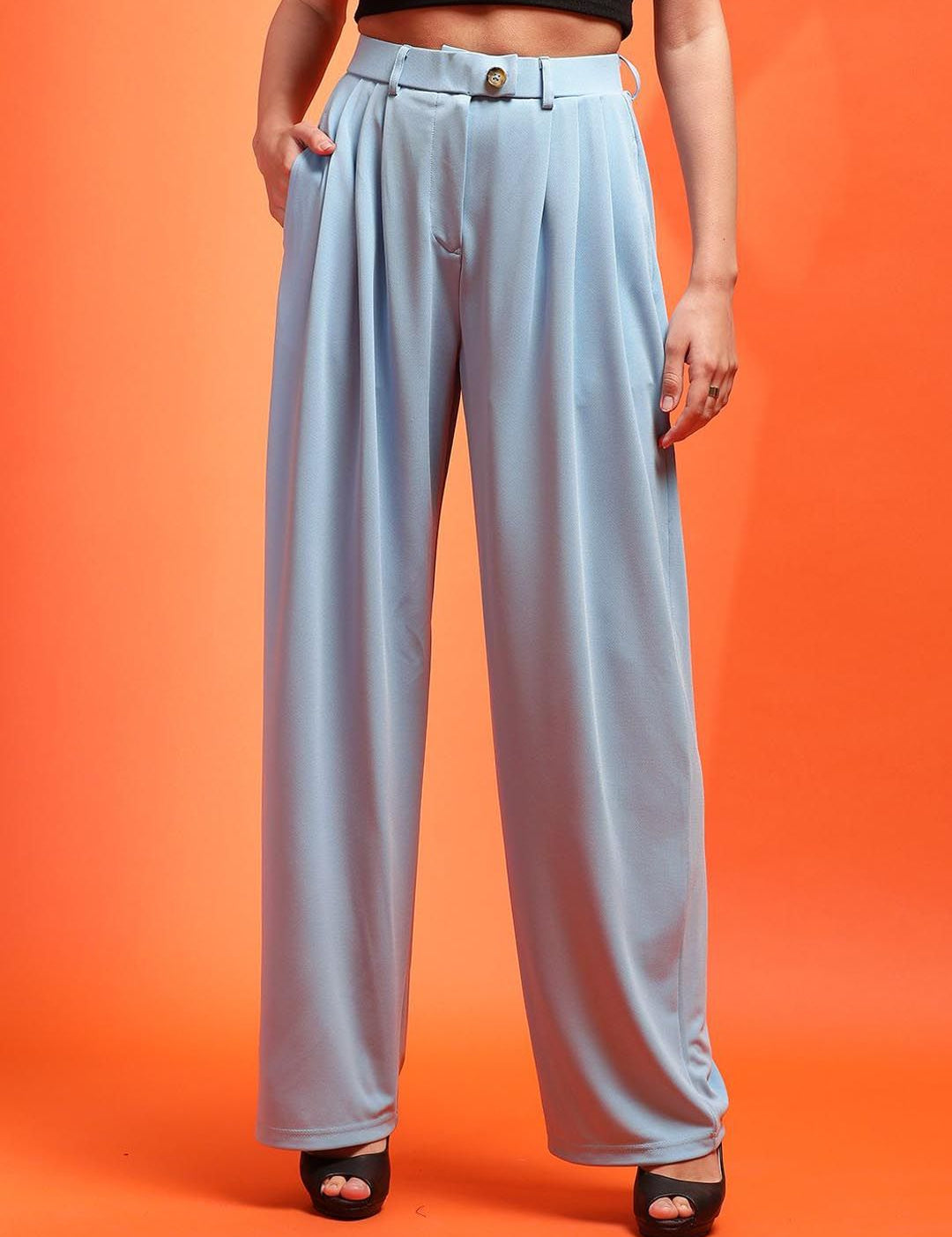 Kotty Women Relaxed Straight Fit Mid-Rise Pleated Parallel Trousers