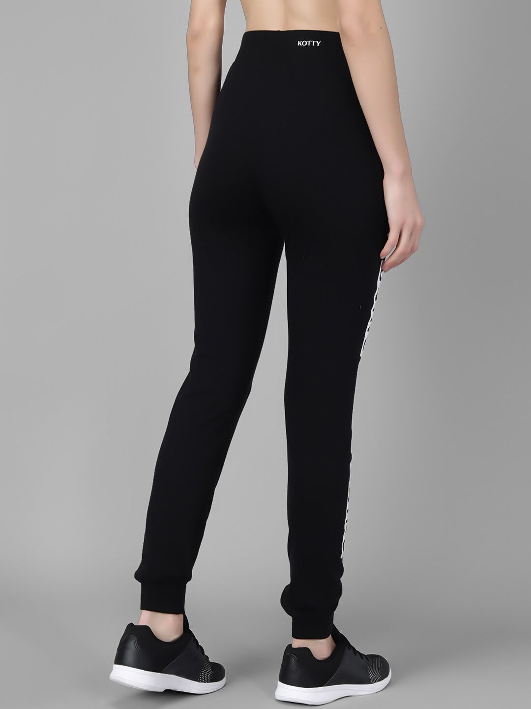 Kotty Women Black & White Printed Joggers