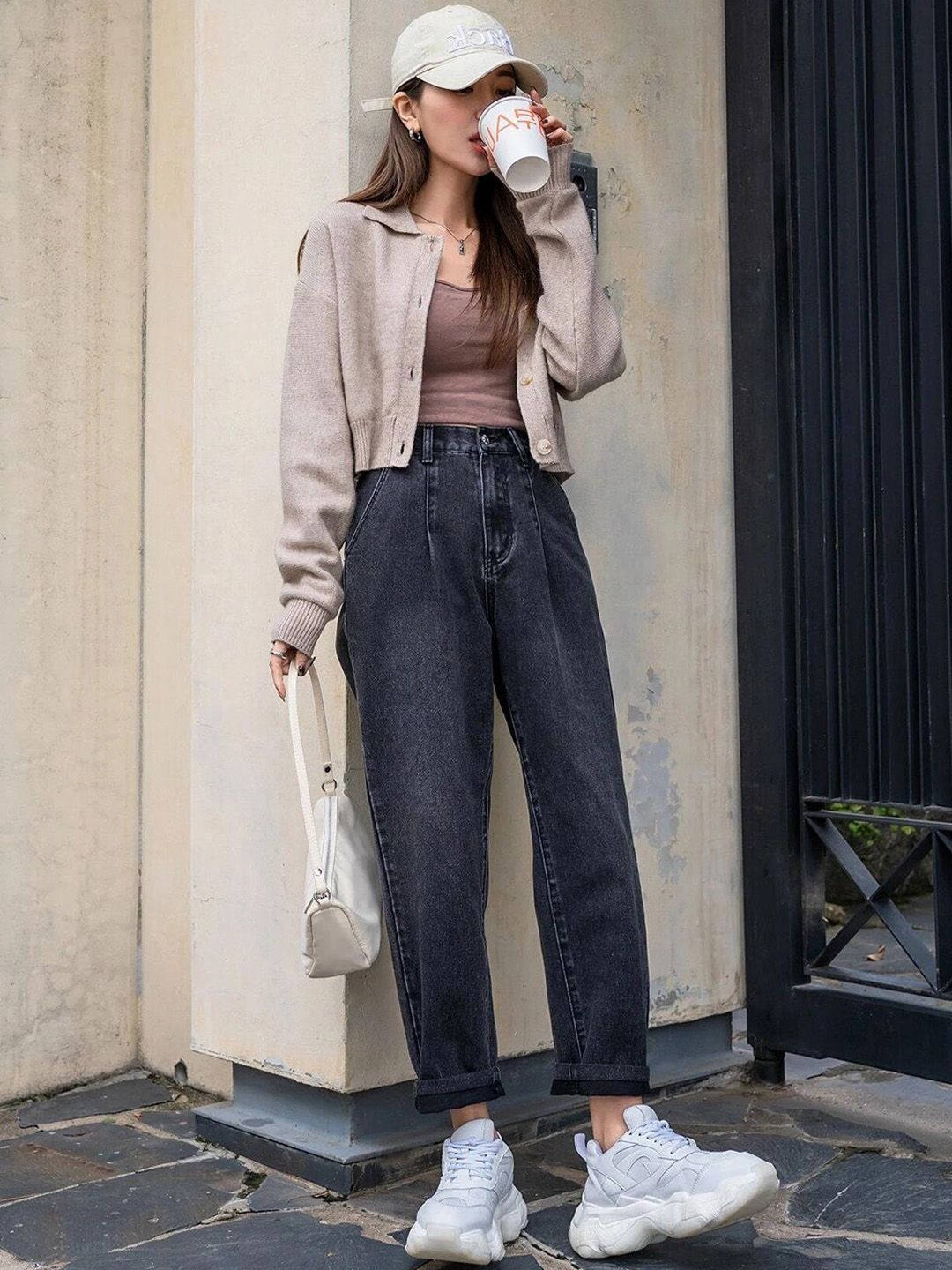 Kotty Women Straight Fit High-Rise Light Fade Stretchable Jeans