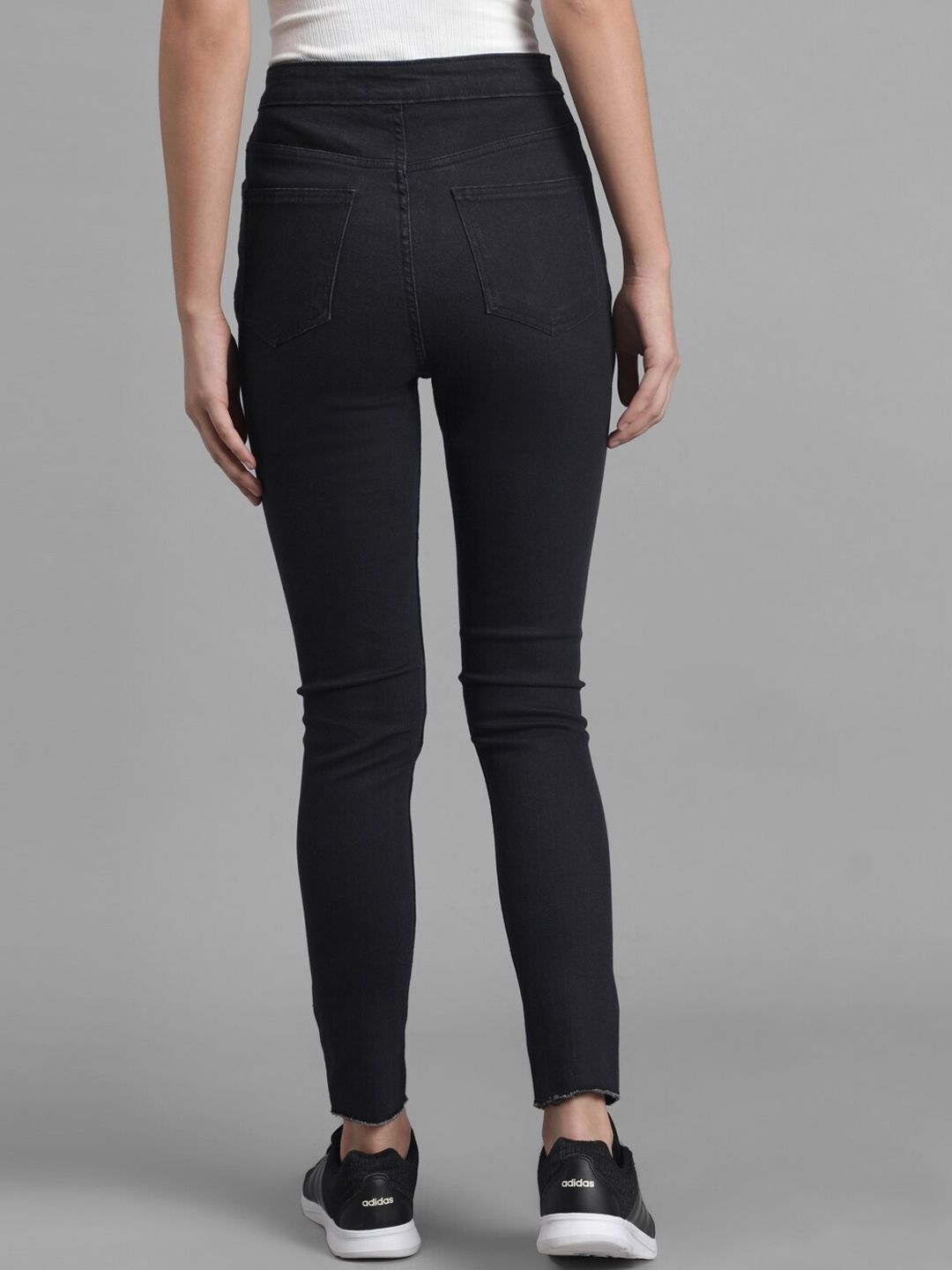 Kotty Women Black Skinny Fit High-Rise Clean Look Jeans