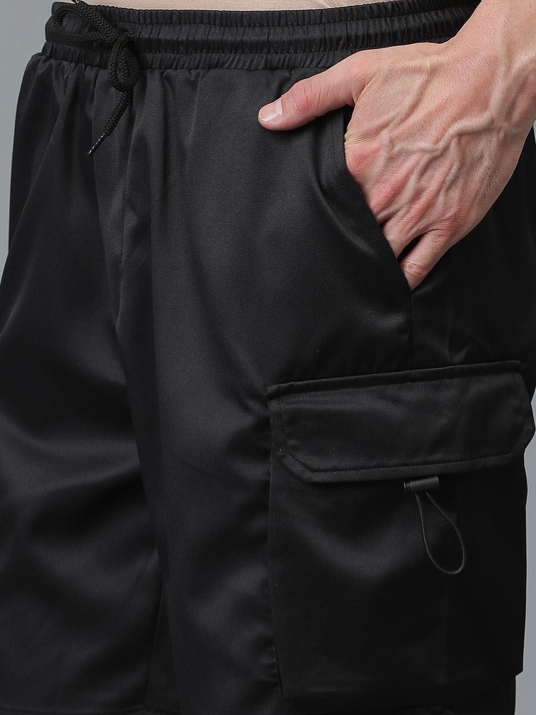 Kotty Men Low-Rise Cargo Shorts