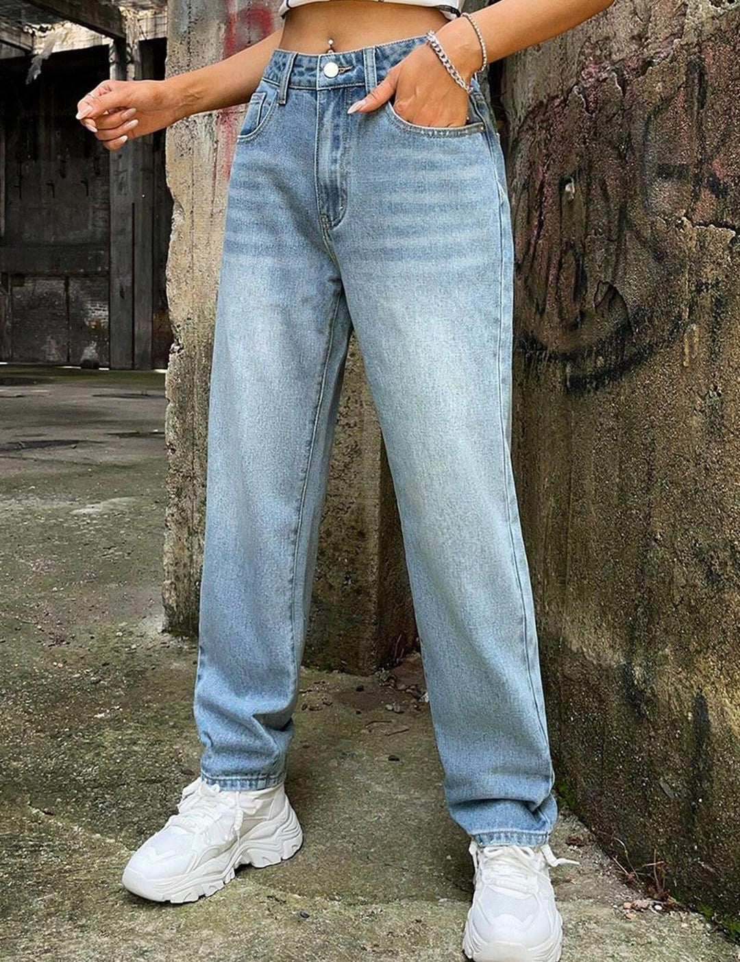 Kotty Women Blue Jean Tapered Fit High-Rise Clean Look Light Fade Stretchable Jeans