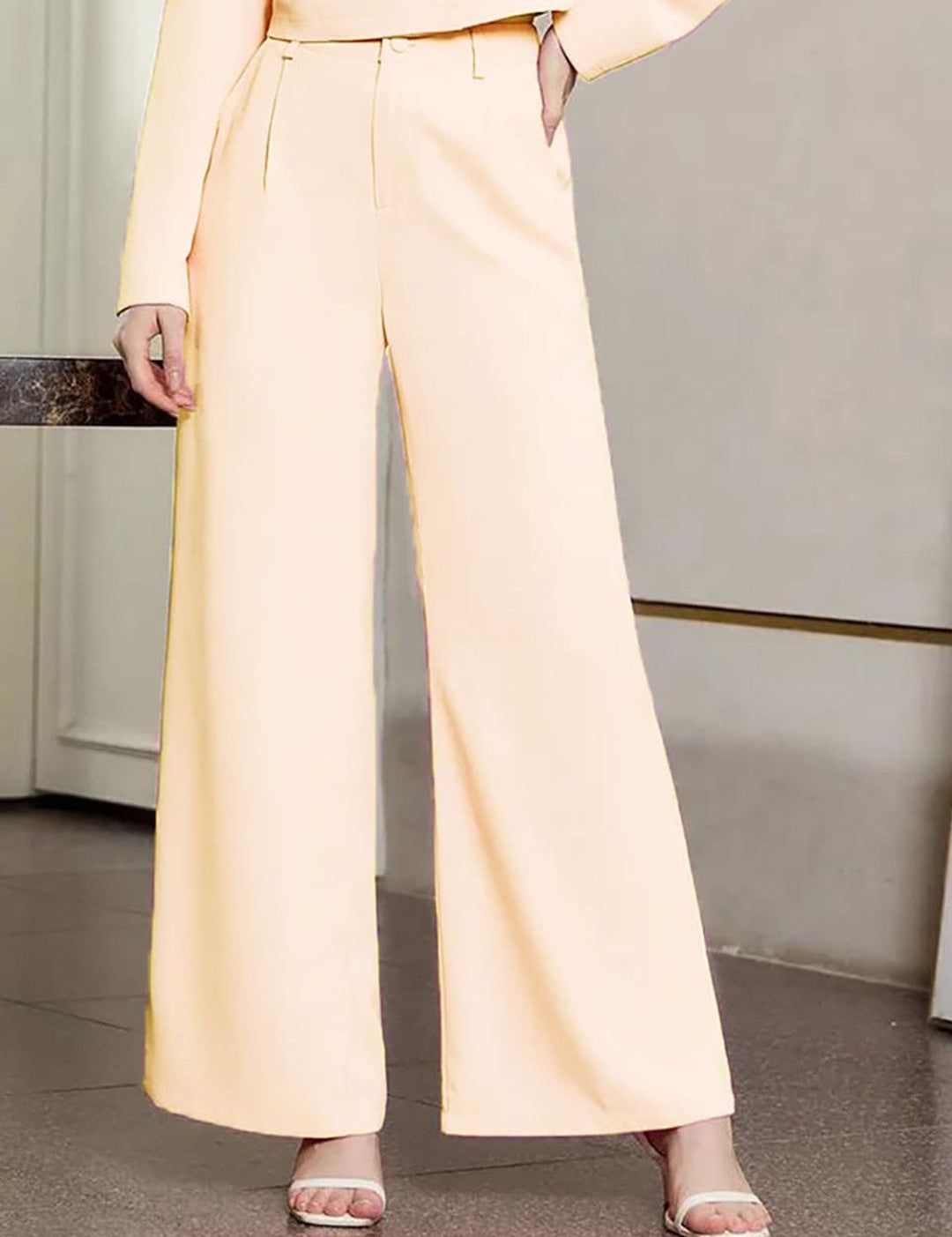 KOTTY Basics Women Relaxed Straight Leg Fit High-Rise Easy Wash Pleated Parallel Trouser