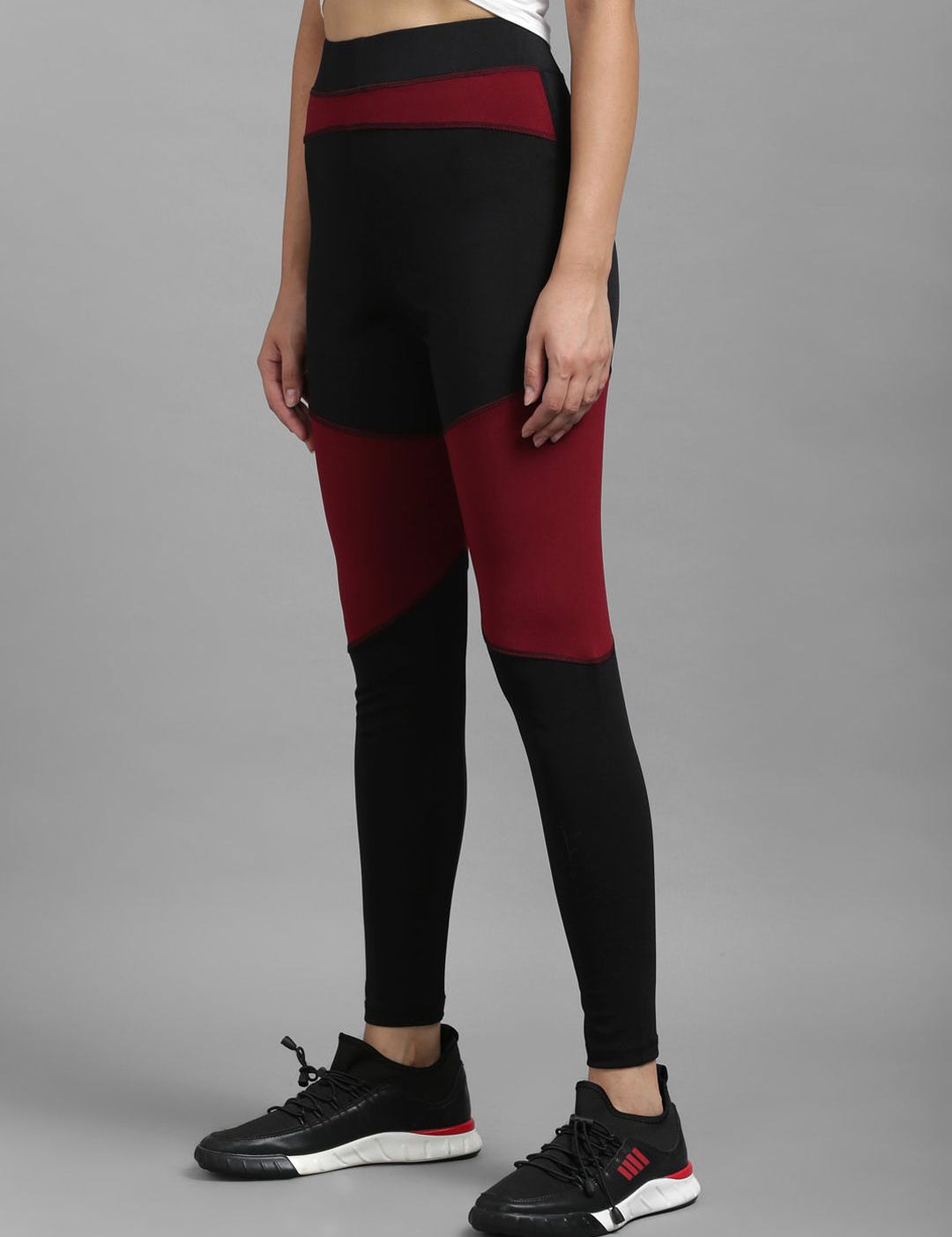 Kotty Women Maroon & Black Colourblocked Tights
