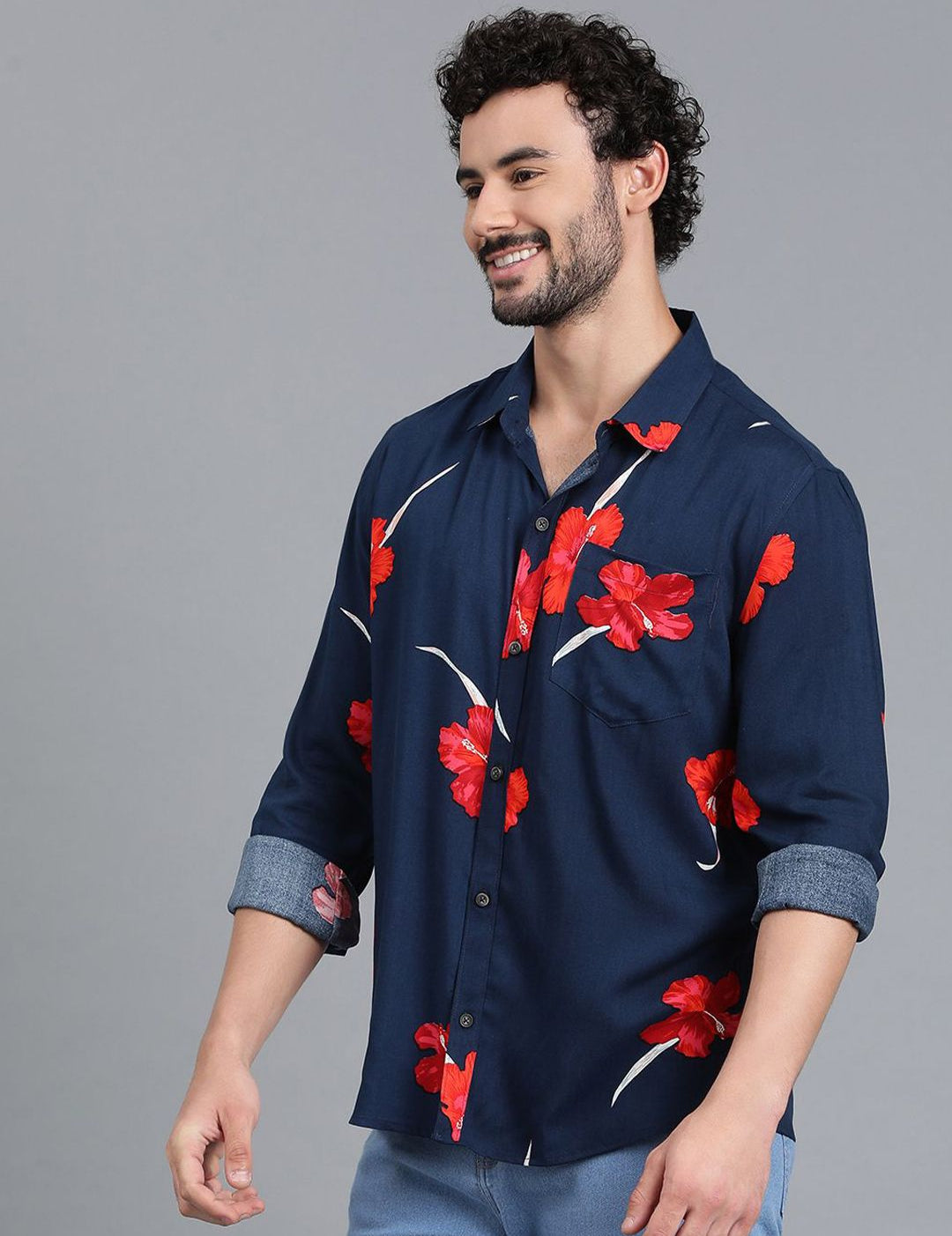 Kotty Navy Blue & Red Floral Printed Spread Collar Relaxed Fit Casual Shirt