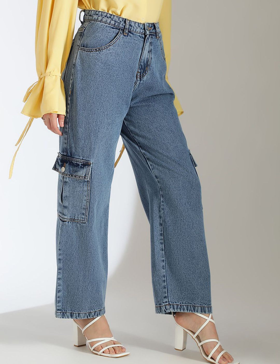 Kotty Women High-Rise Clean Look Stretchable Cargo Jeans