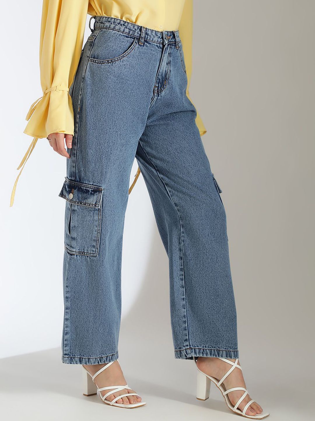 Kotty Women High-Rise Clean Look Stretchable Cargo Jeans