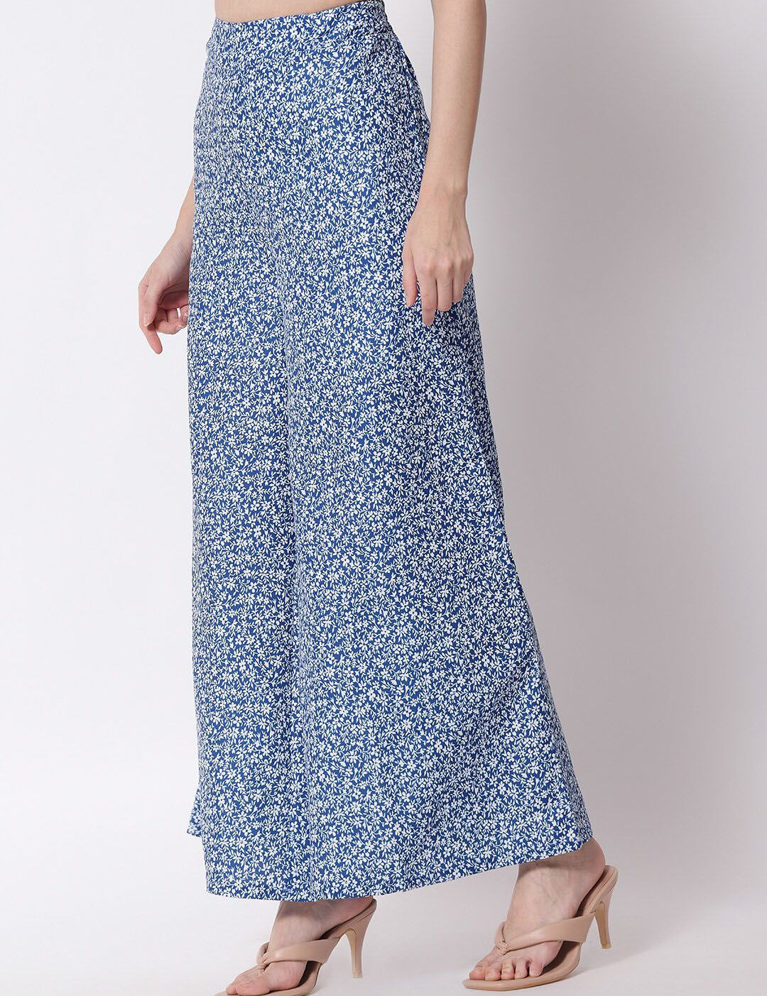 Kotty Women Blue and White Floral Printed Relaxed Flared High-Rise Trousers