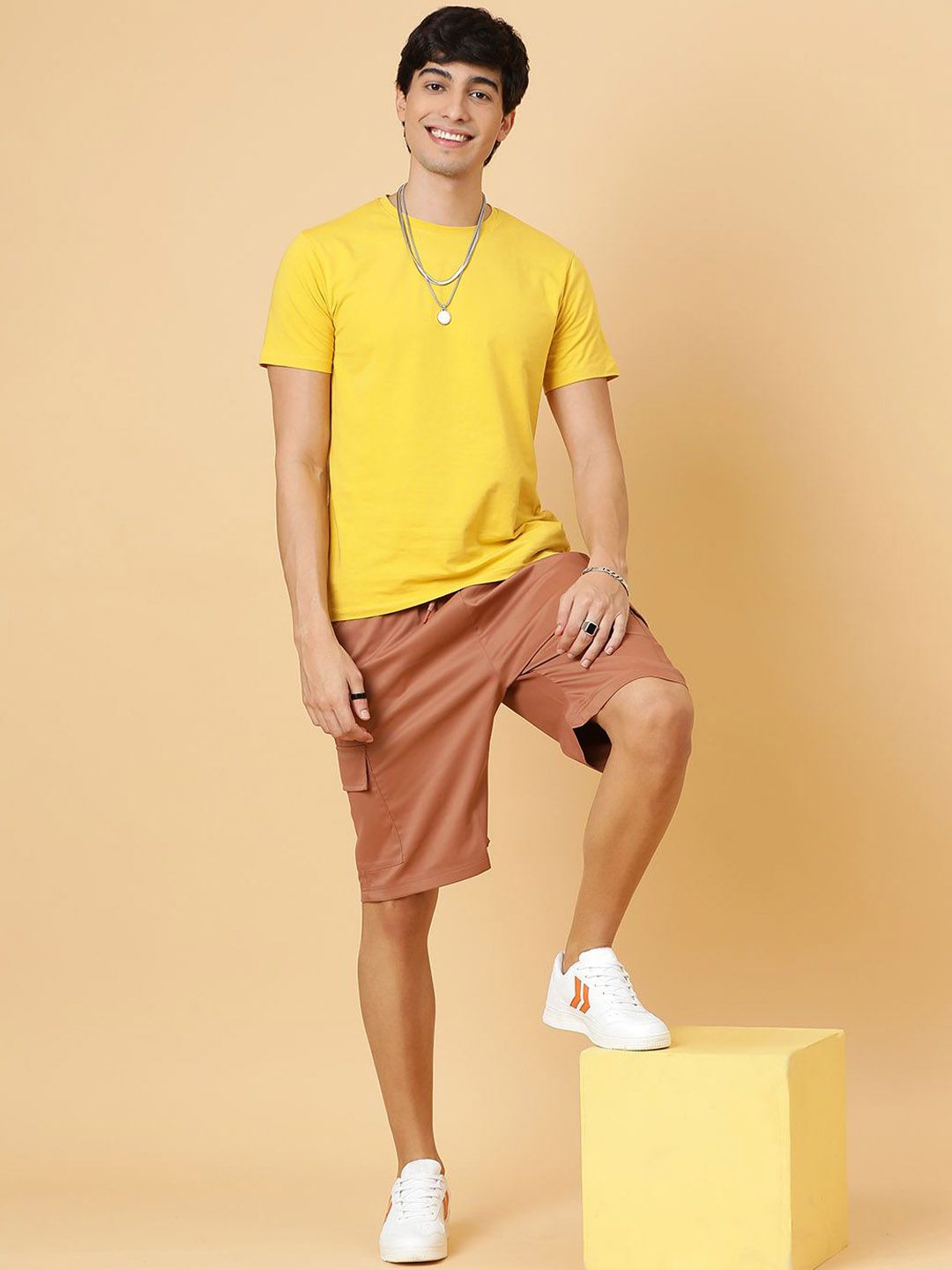 Kotty Men Low-Rise Cargo Shorts