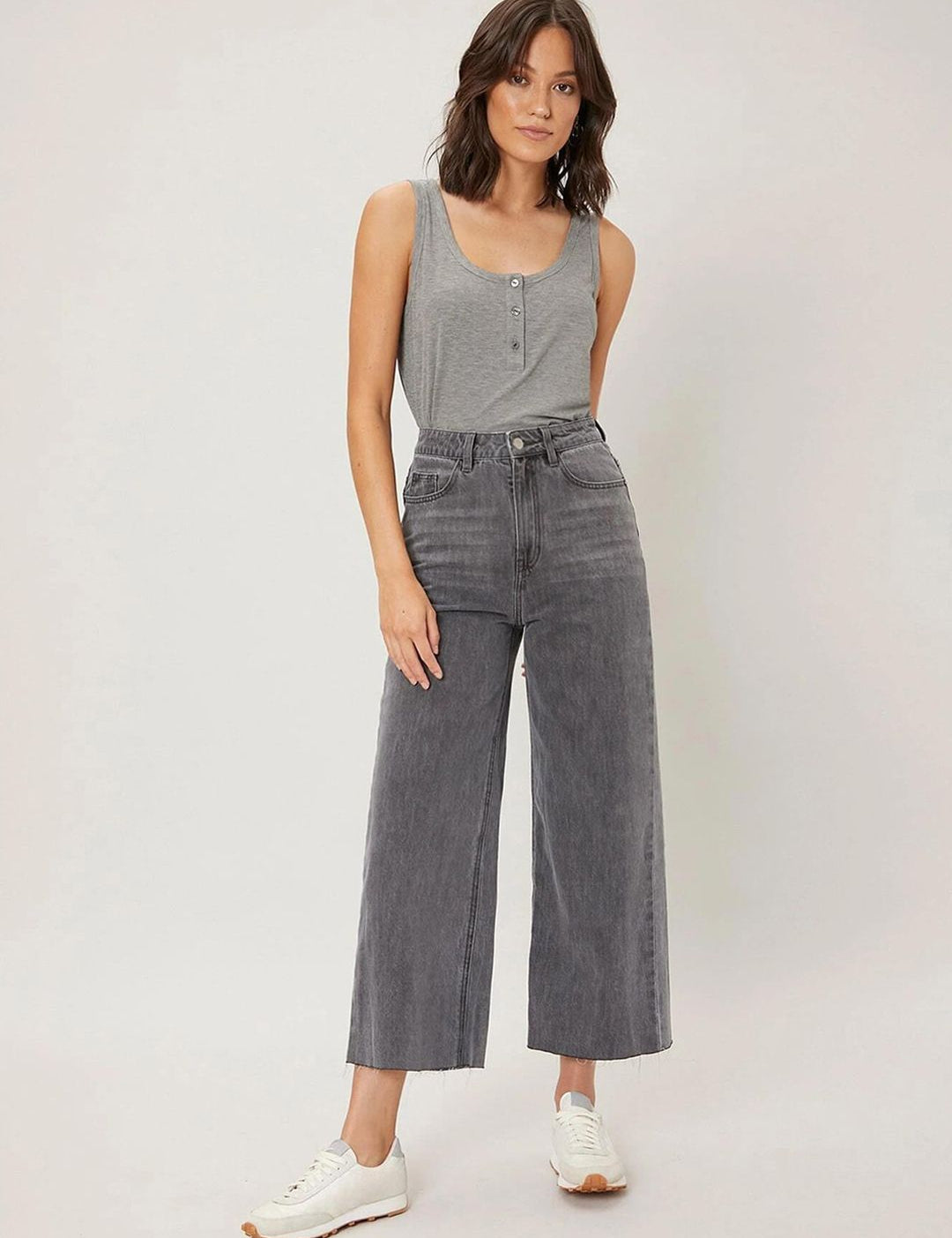 Kotty Women Jean Straight Fit High-Rise Heavy Fade Stretchable Jeans