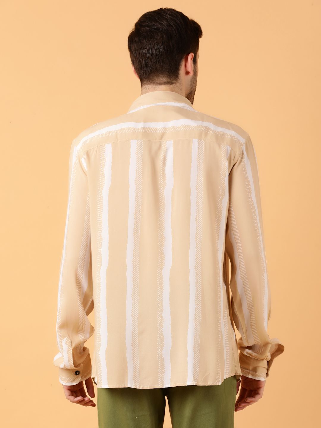 Kotty Men Relaxed Spread Collar Graphic Printed Casual Shirt