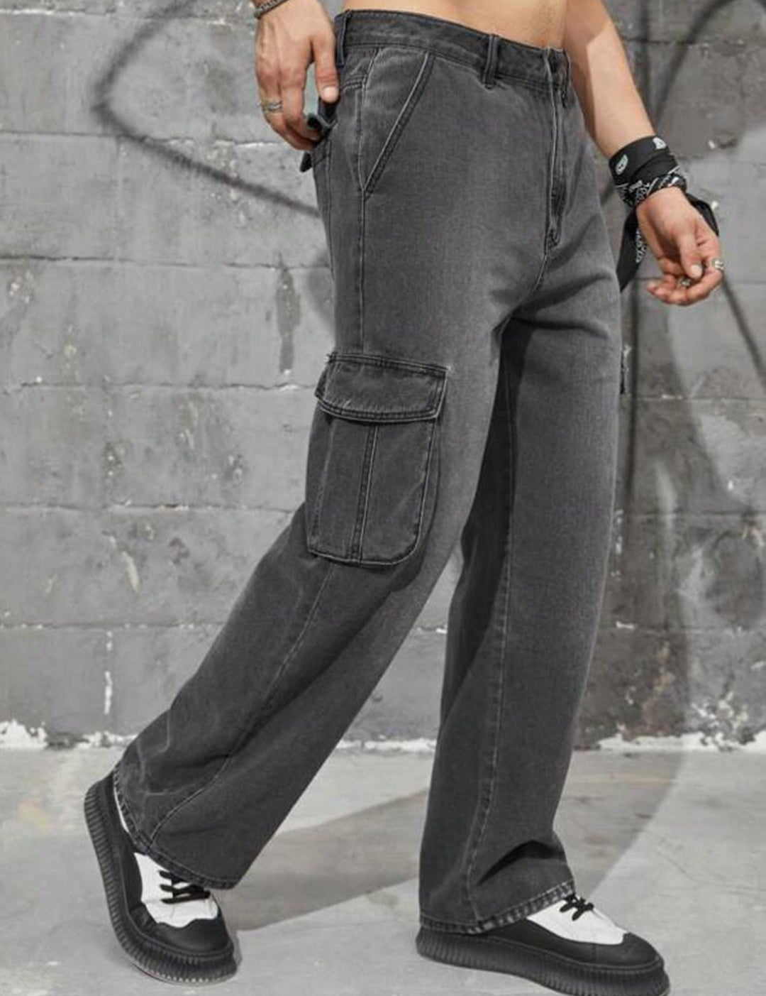 Kotty Men Jean Low-Rise Clean Look Light Fade Stretchable Cargo Jeans