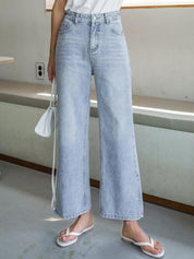 Kotty Women Blue Jean Straight Fit High-Rise Slash Knee Light Fade Stretchable Jeans