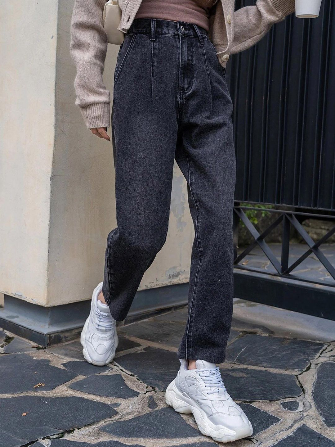 Kotty Women Straight Fit High-Rise Light Fade Stretchable Jeans