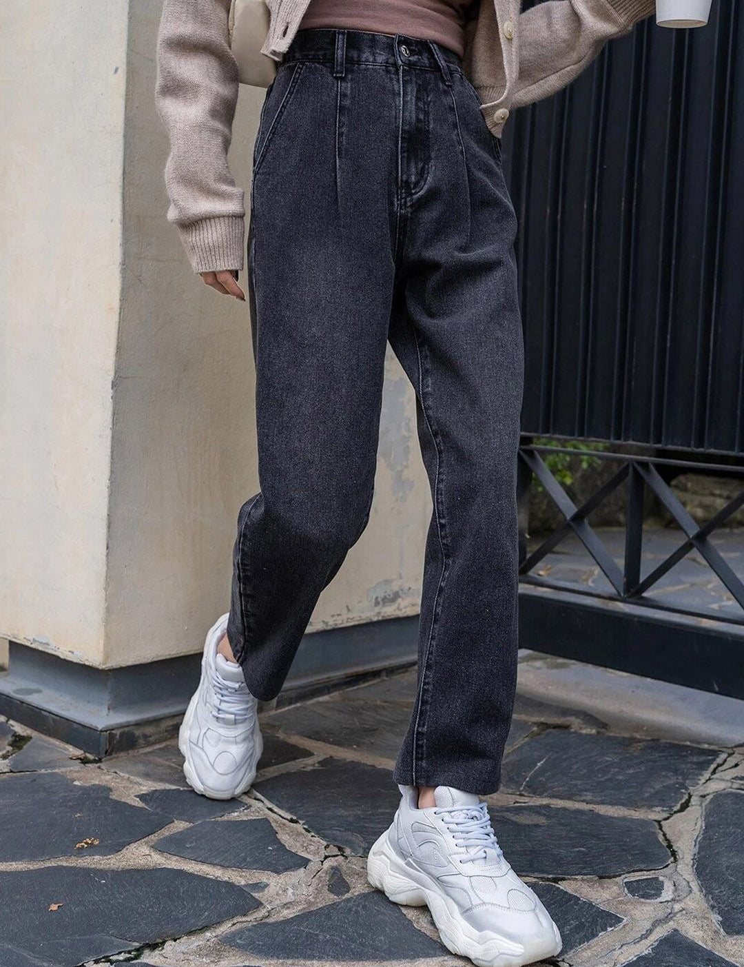 Kotty Women Straight Fit High-Rise Light Fade Stretchable Jeans