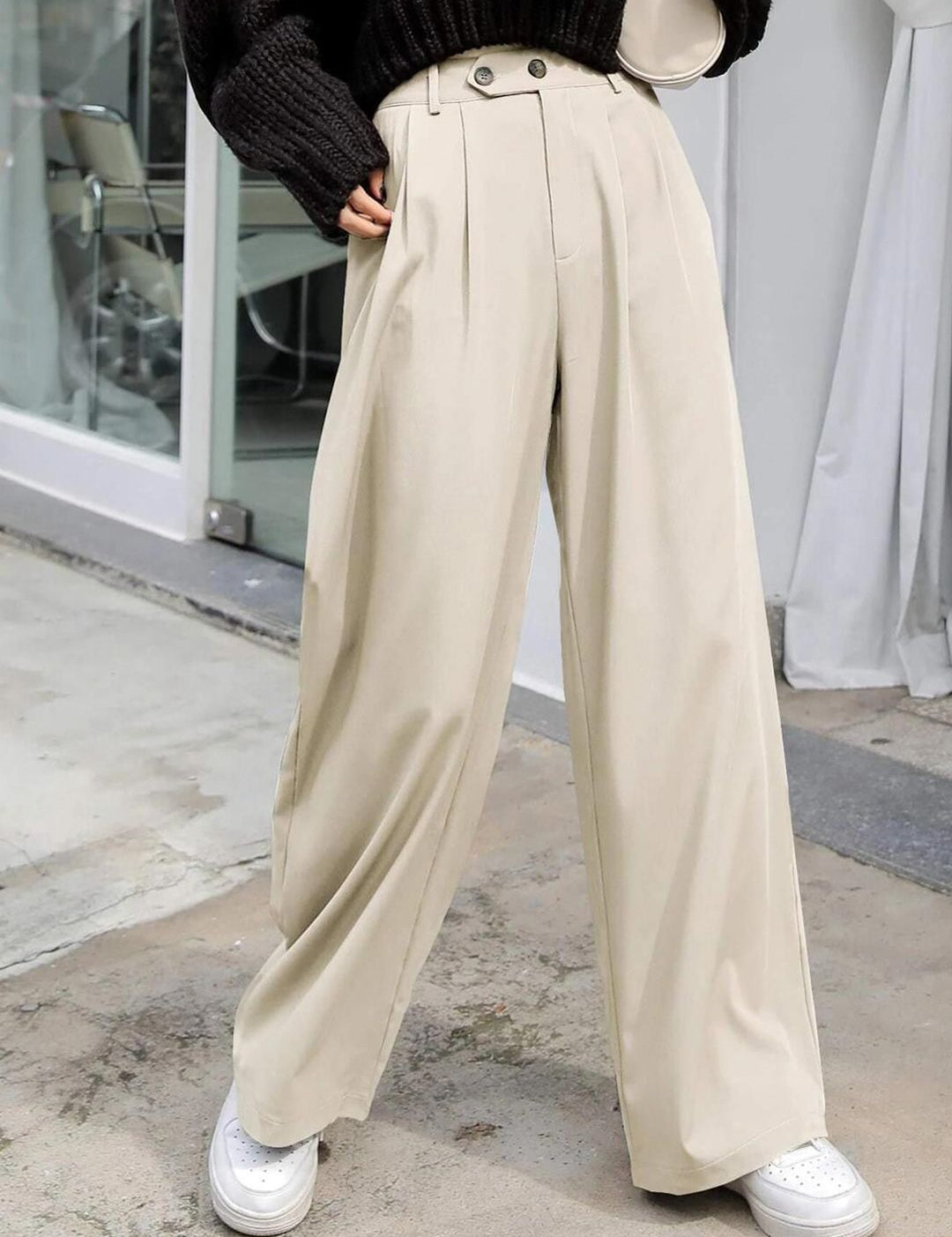Kotty Women Relaxed Straight Leg Straight Fit High-Rise Easy Wash Pleated Trousers