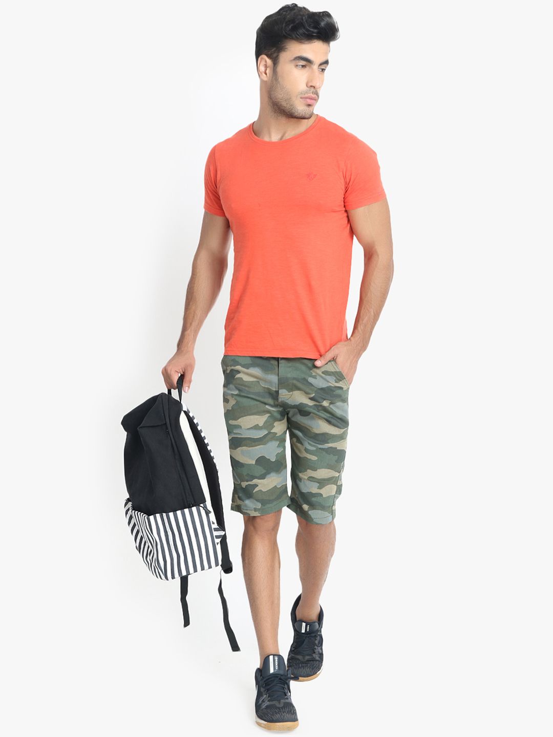 Kotty Men Blue & Green Camouflage Printed Regular Fit Regular Shorts