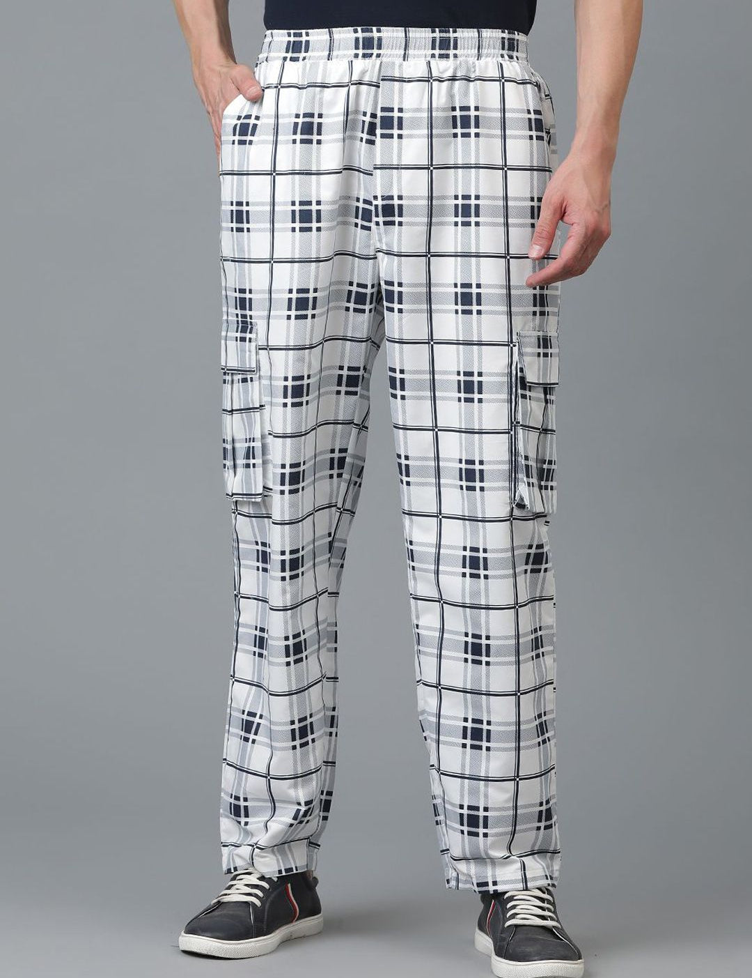 Kotty Men Checked Relaxed Low-Rise Easy Wash Cargo Trousers