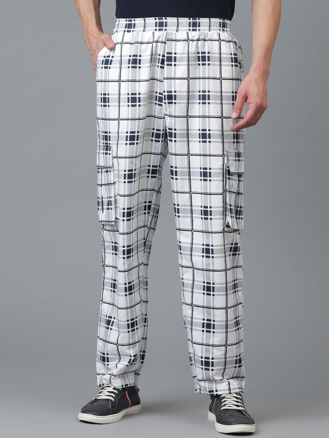 Kotty Men Checked Relaxed Low-Rise Easy Wash Cargo Trousers