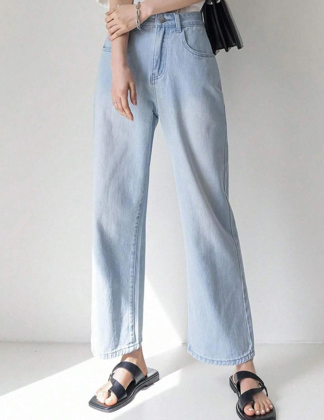 Kotty Women Relaxed Fit High-Rise Clean Look Heavy Fade Stretchable Jeans