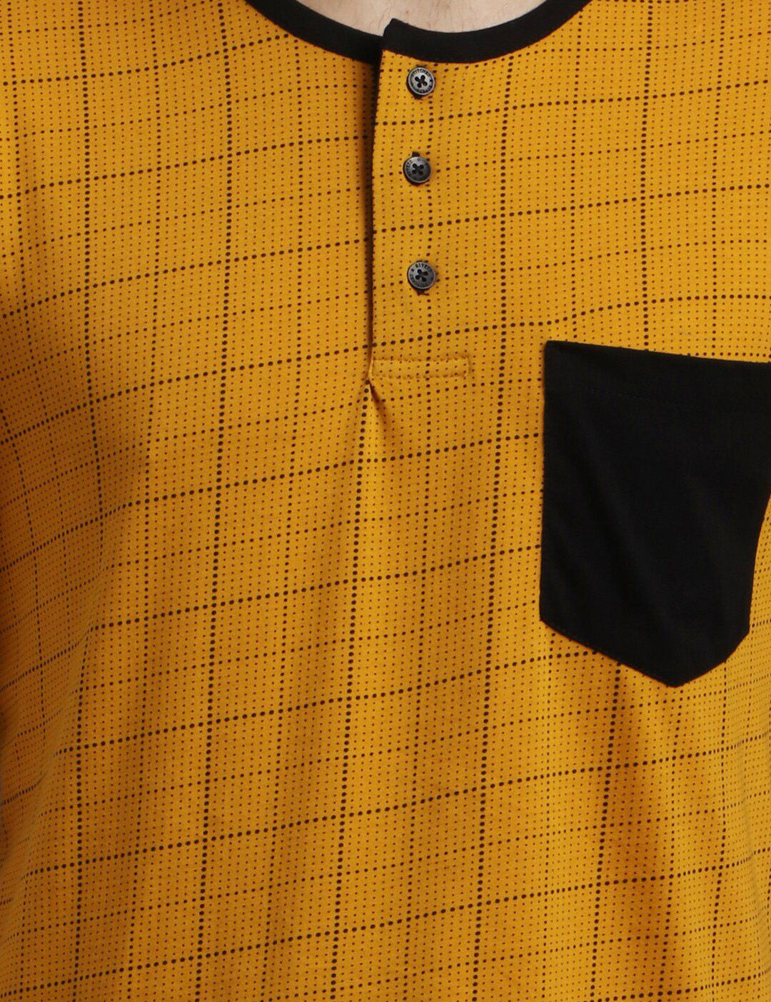 Kotty Men Yellow & Black Checked Henley T-shirt