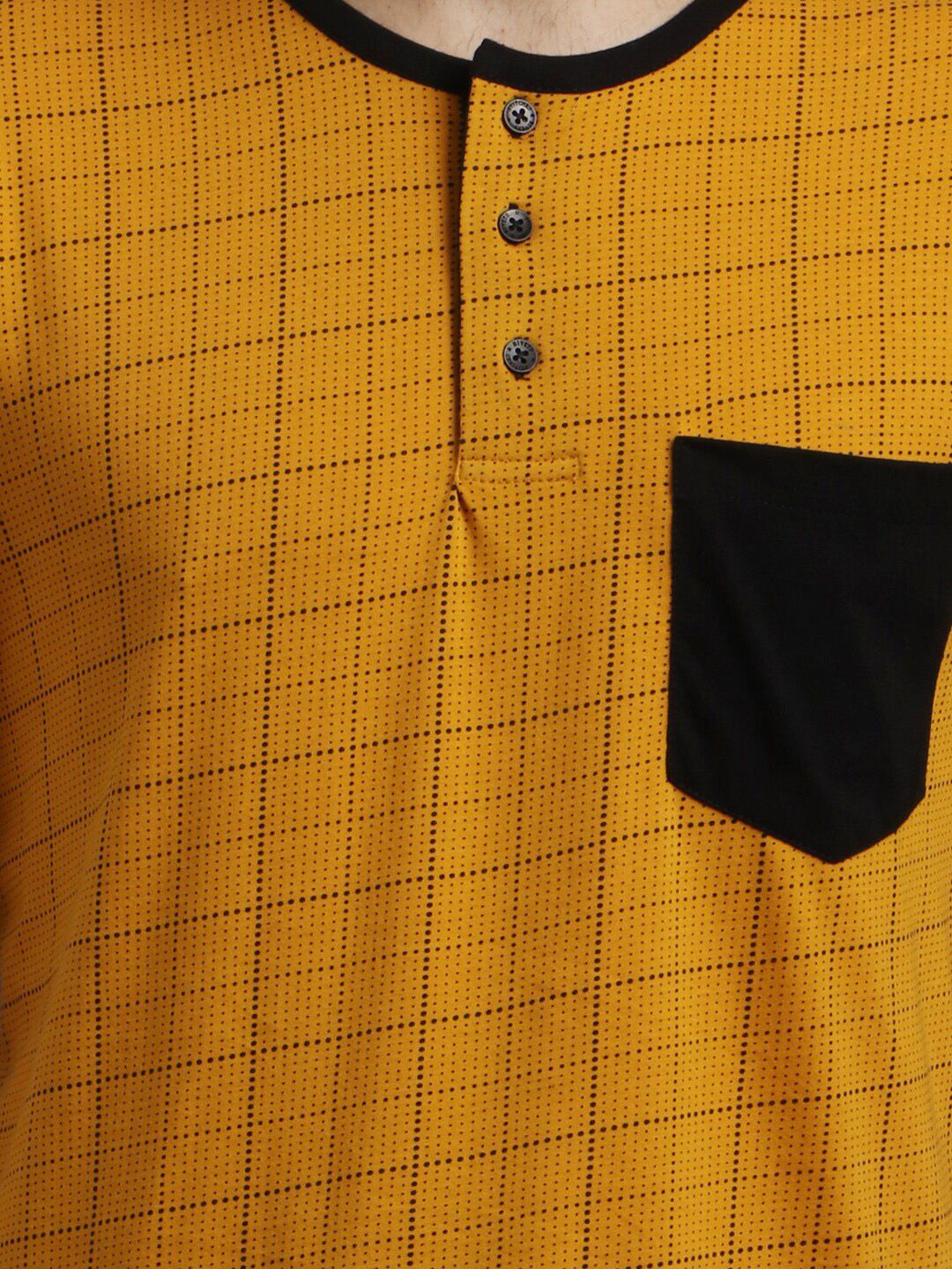 Kotty Men Yellow & Black Checked Henley T-shirt