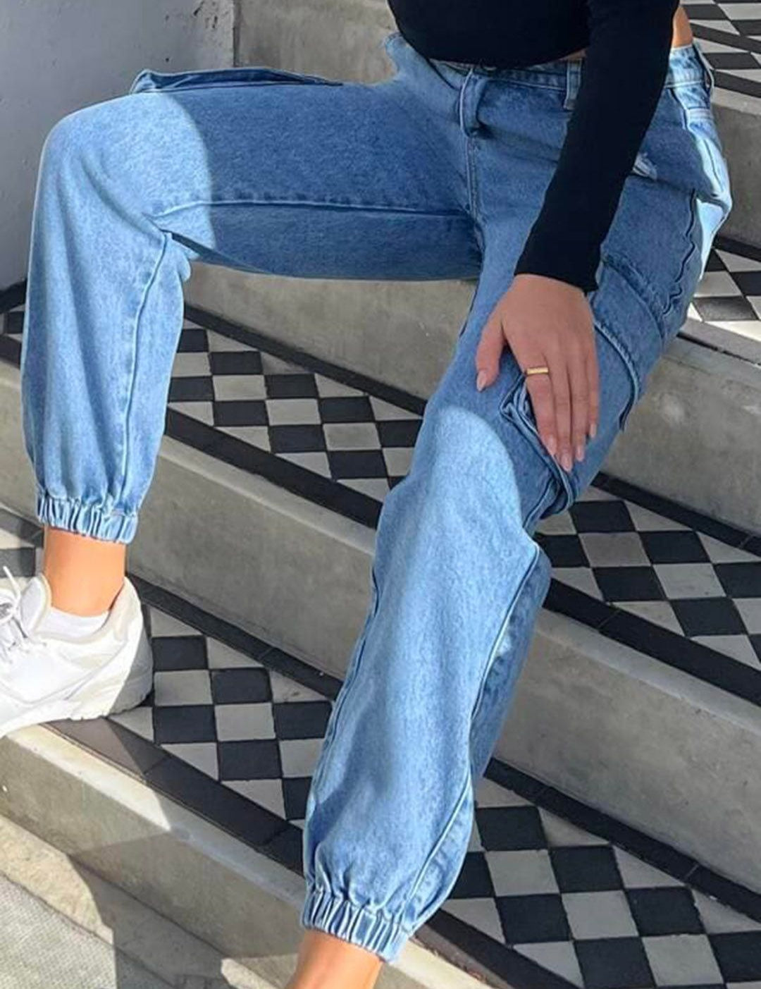 Kotty Women Jean Jogger High-Rise Mildly Distressed Light Fade Cotton Stretchable Jogger