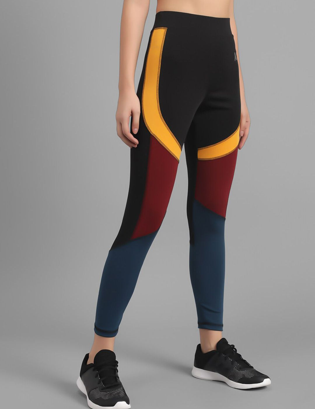 Kotty Women Maroon & Black Colorblocked Seamless Tights