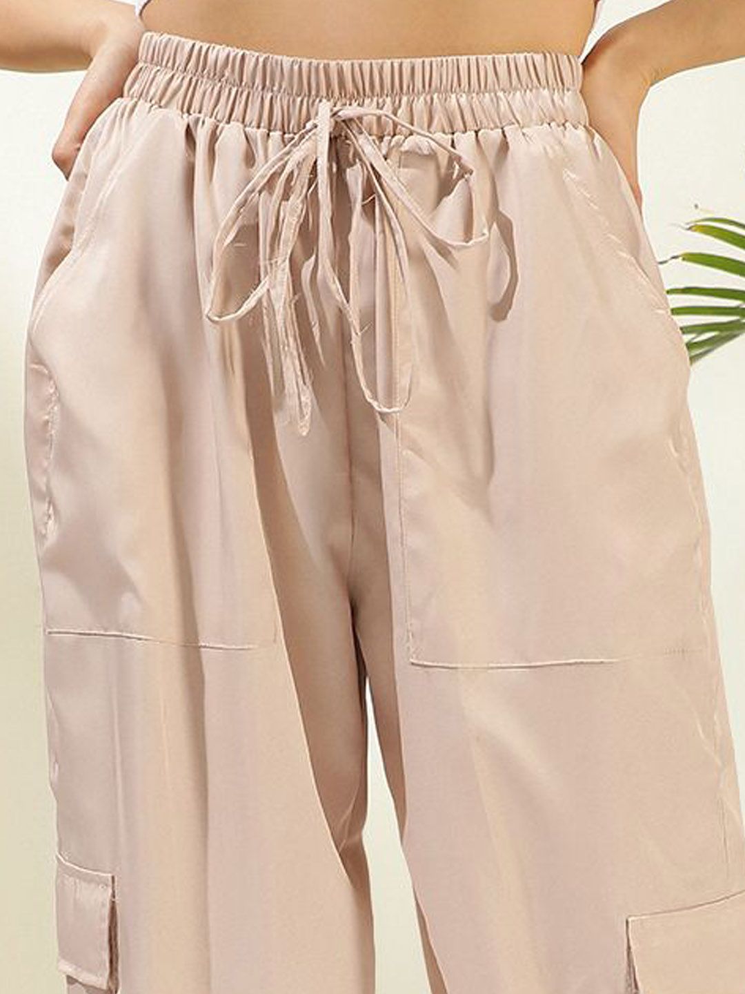 Kotty Women Solid Relaxed Mid-Rise Easy Wash Cargos Trousers