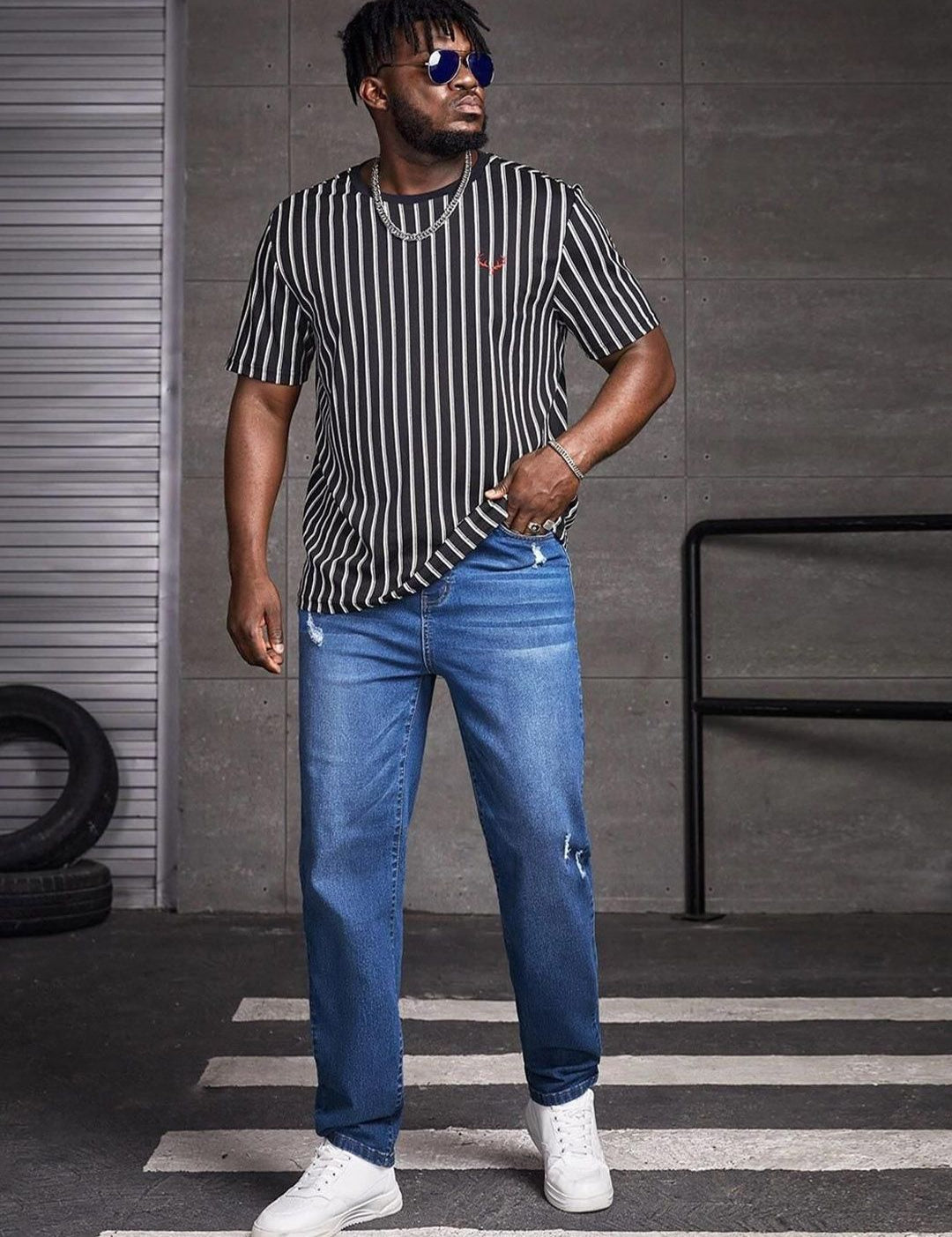 Kotty Men Jean Low-Rise Low Distress Light Fade Stretchable Jeans