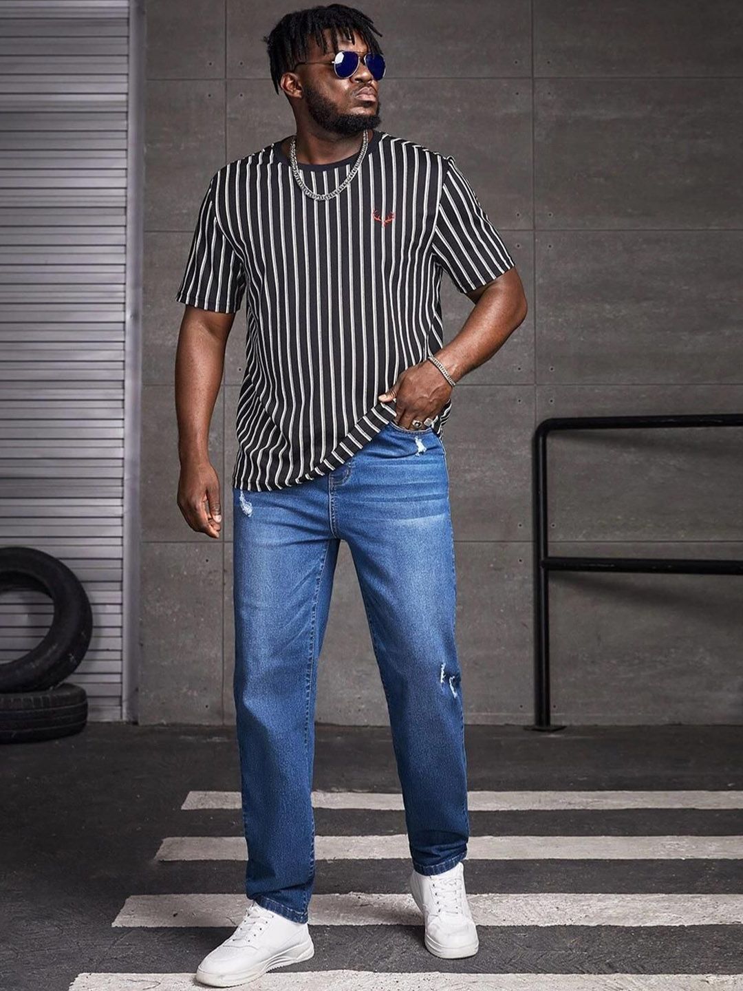 Kotty Men Jean Low-Rise Low Distress Light Fade Stretchable Jeans