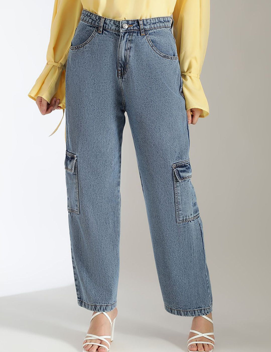 Kotty Women High-Rise Clean Look Stretchable Cargo Jeans