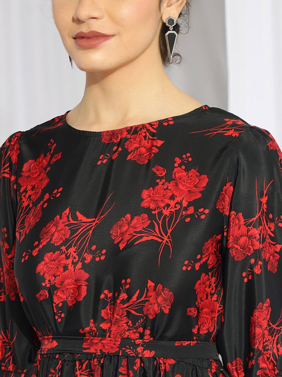 Kotty Black & Red Floral Printed Fit & Flare Midi Dress With Belt