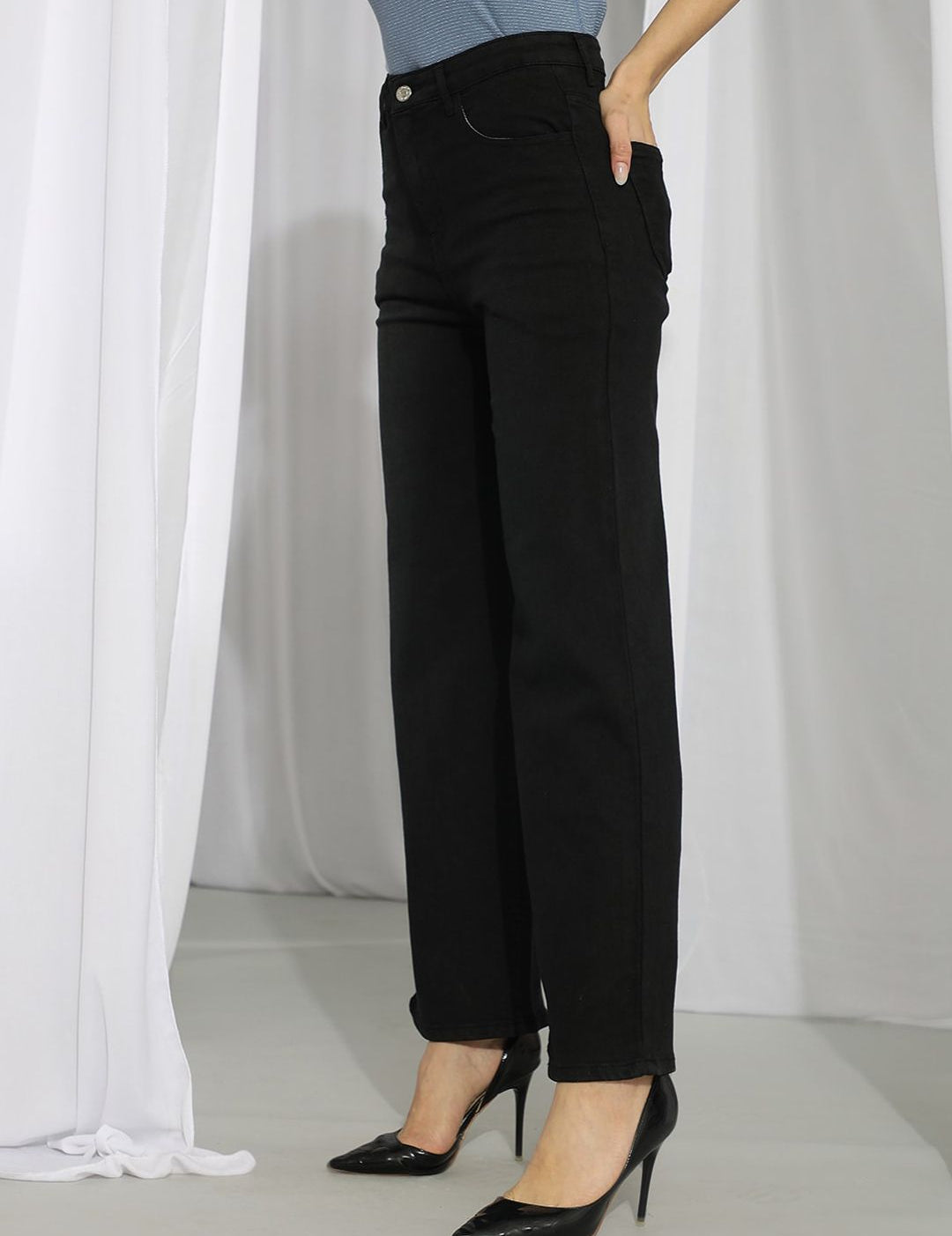 Kotty Women Black Jean Straight Fit High-Rise Stretchable Jeans