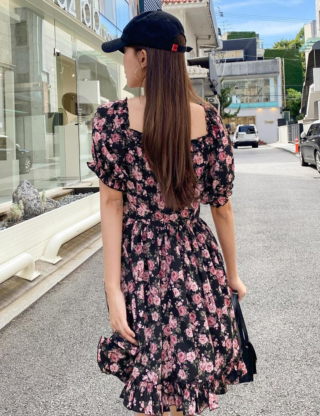 Kotty Navy Blue & Pink Floral Printed Sweetheart Neck Puffed Sleeves Fit & Flare Dress