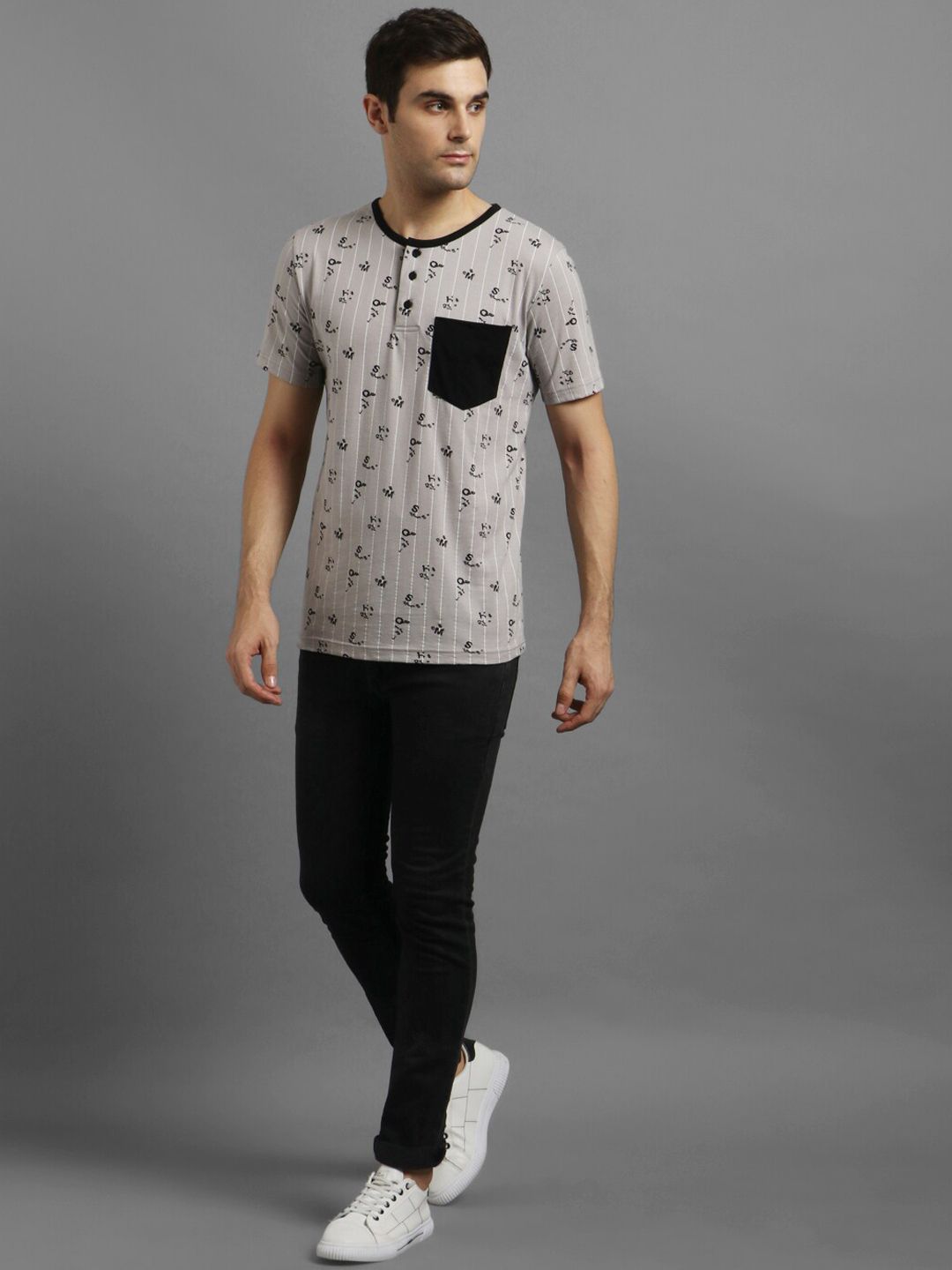 Kotty Men Grey & Black Printed Henley Neck T-shirt
