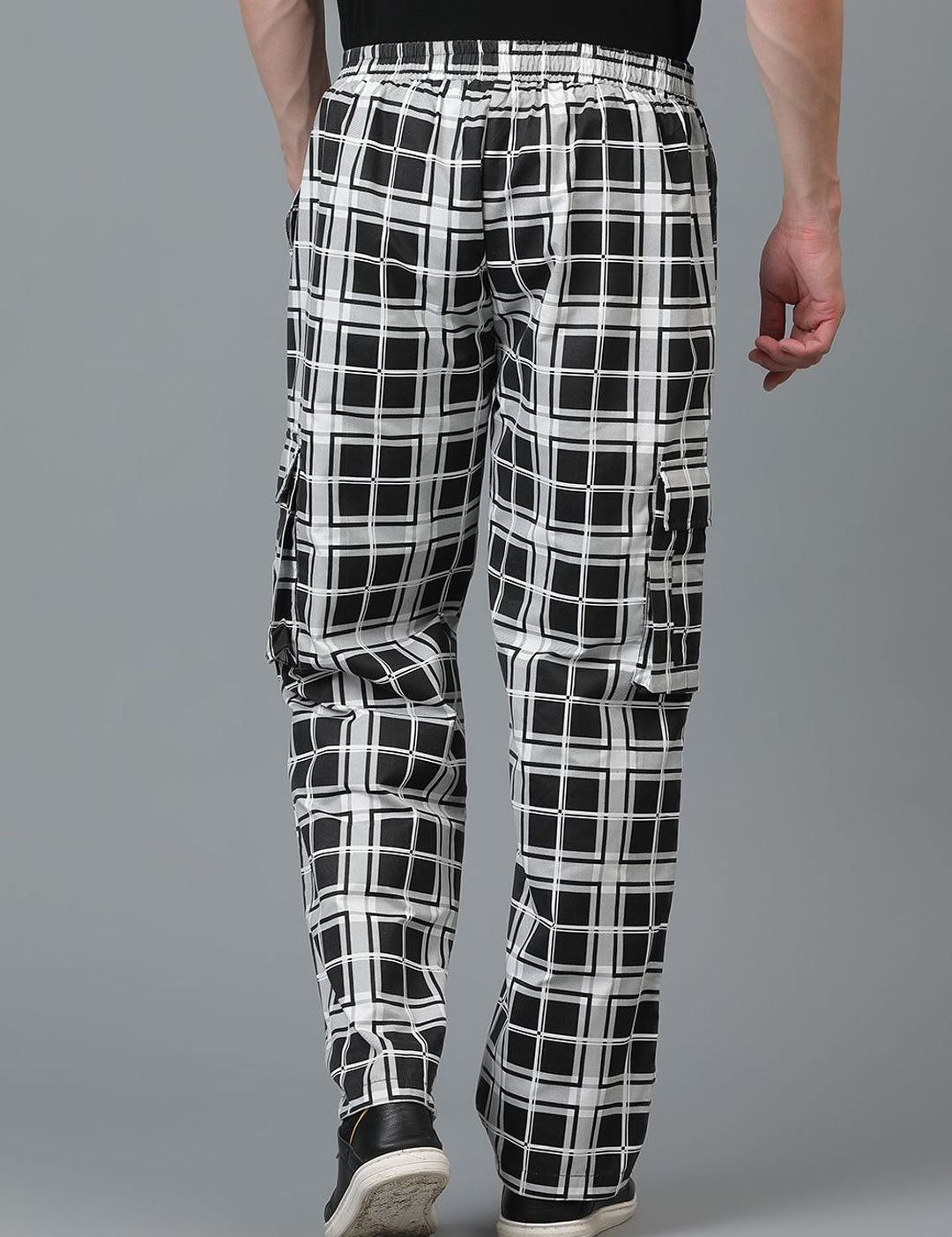 Kotty Men Checked Relaxed Low-Rise Easy Wash Trousers