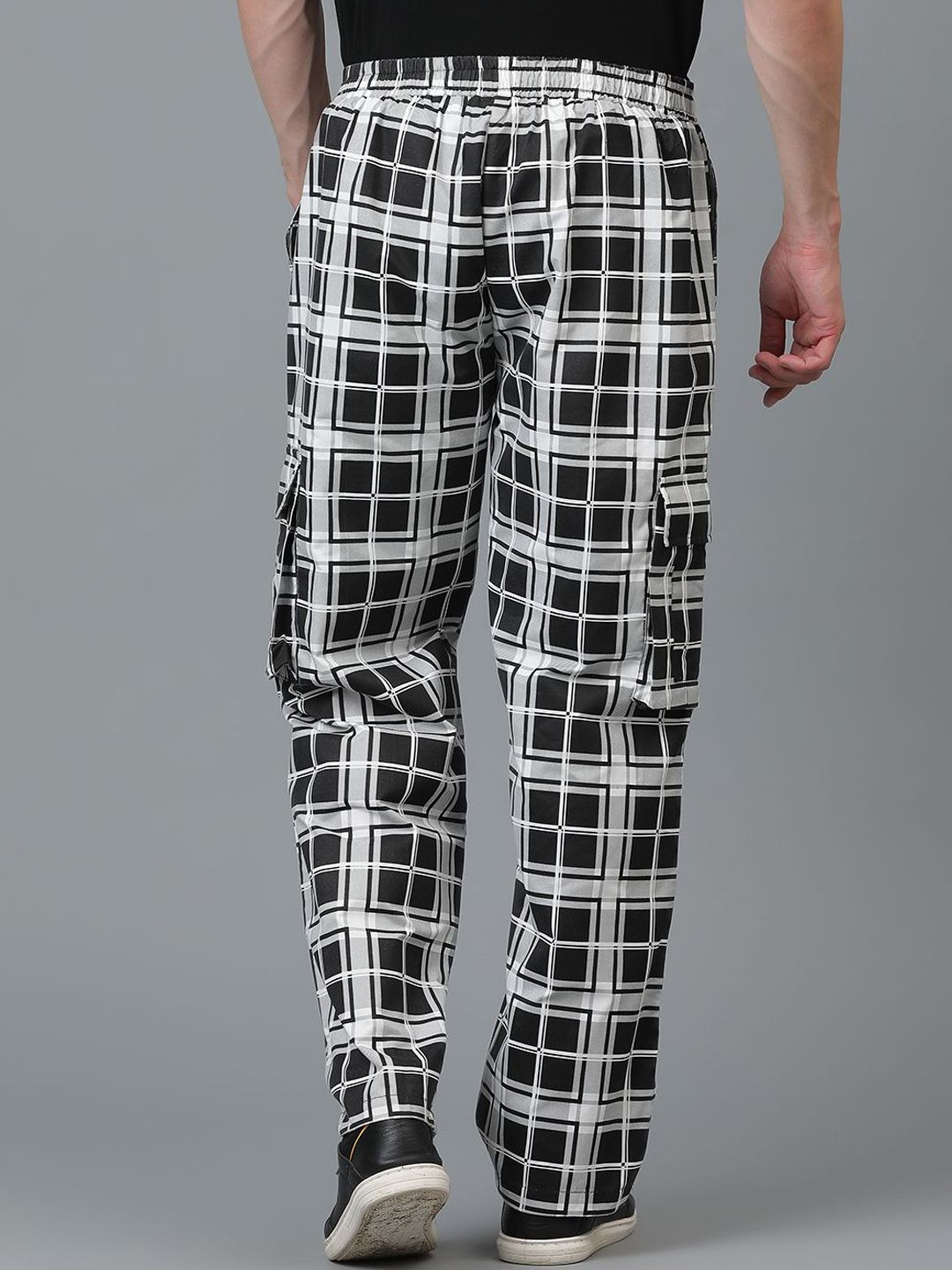 Kotty Men Checked Relaxed Low-Rise Easy Wash Trousers