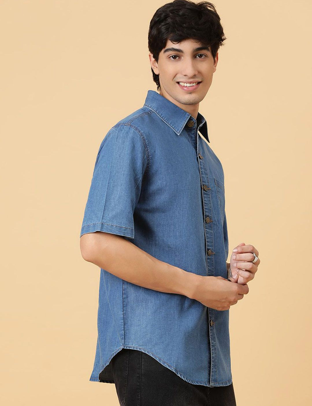Kotty Men Relaxed Spread Collar Solid Cotton Casual Shirt