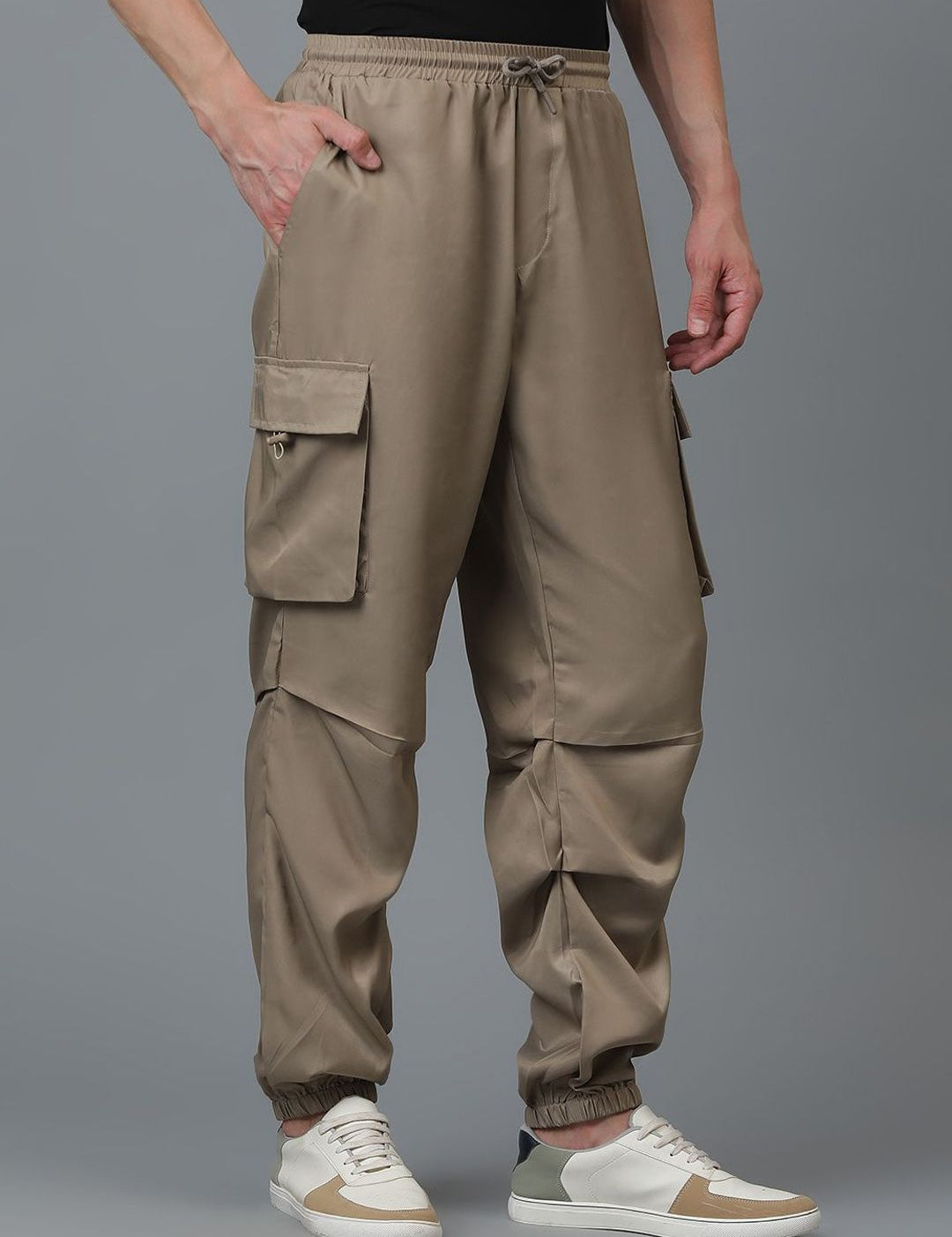 Kotty Men Relaxed Low-Rise Easy Wash Cargos Trousers
