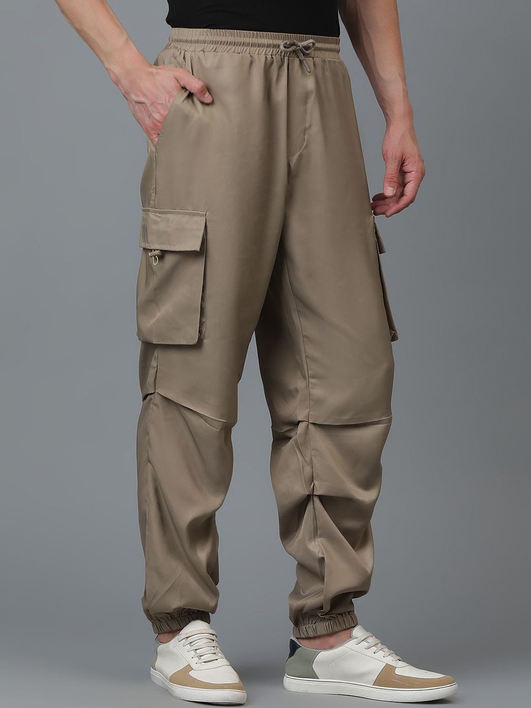 Kotty Men Relaxed Low-Rise Easy Wash Cargos Trousers