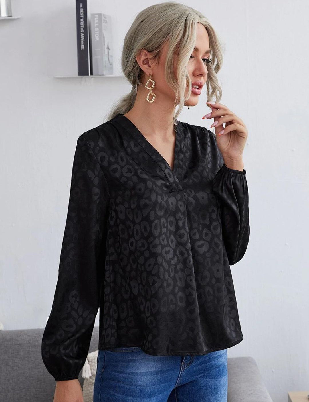 Kotty Black Animal Printed V-Neck Puff Sleeve Satin Top