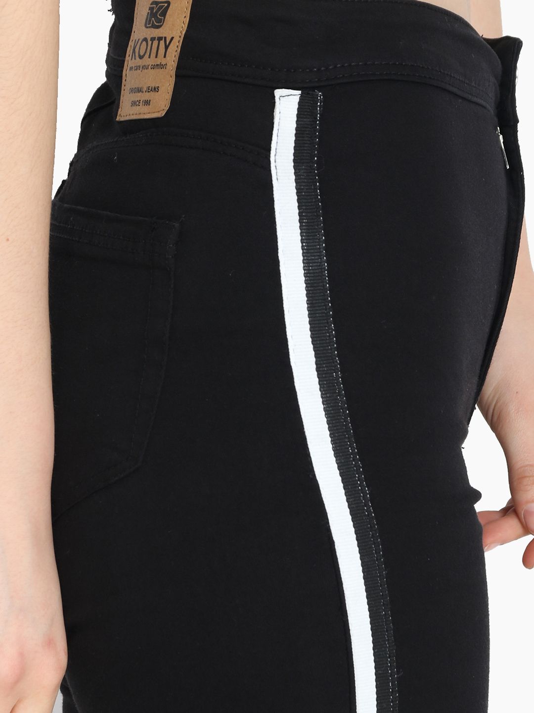 Kotty Women Black Skinny Fit High-Rise Clean Look Stretchable Jeans