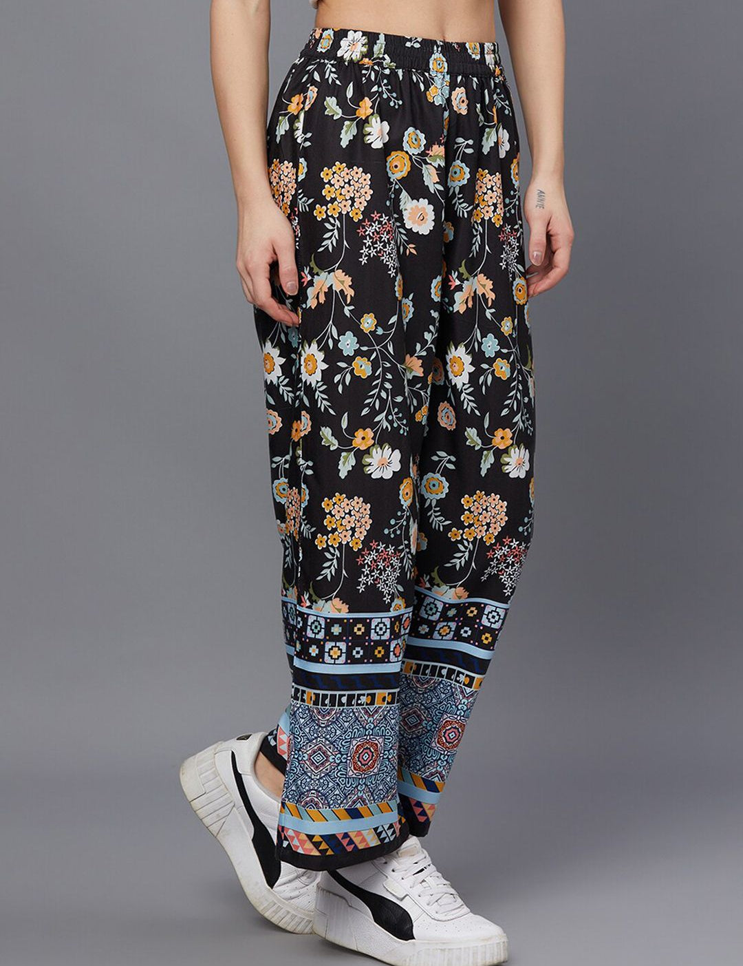 Kotty Women Black Floral Printed Relaxed Straight Fit Easy Wash Trousers