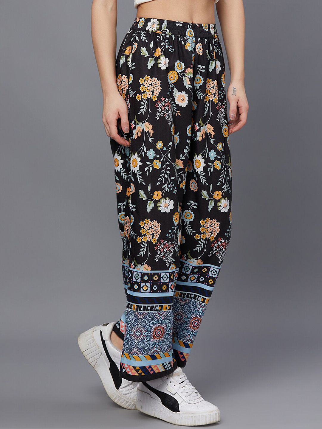 Kotty Women Black Floral Printed Relaxed Straight Fit Easy Wash Trousers